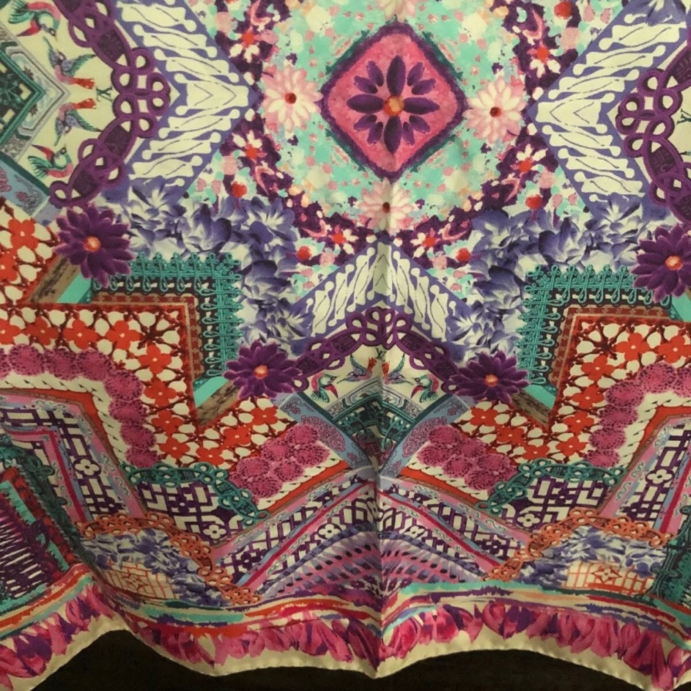 XL Louis Vuitton Silk Square Scarf/Shawl - Picture 2 of 3